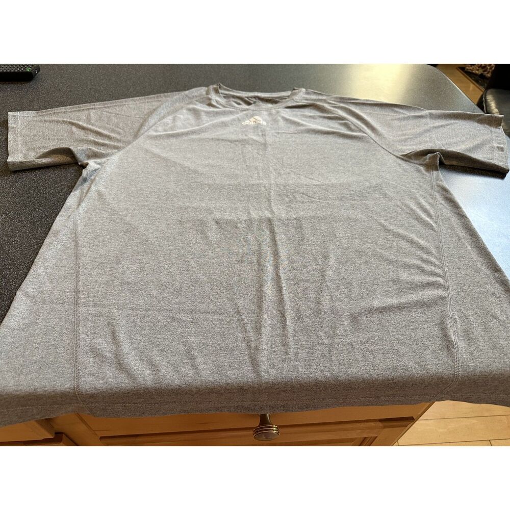 Adidas Mens XL Heather Gray Climalite Athletic Shirt Center Logo Short Sleeve